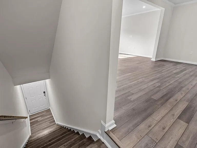Steps to living room from entrance