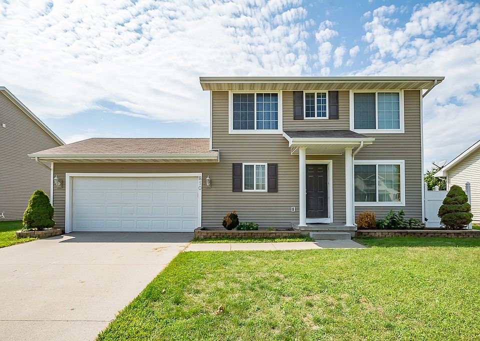 1st image of 810 SE Harper Dr