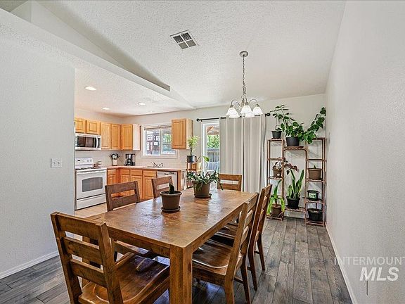 3rd image of 3204 Arcadian Dr