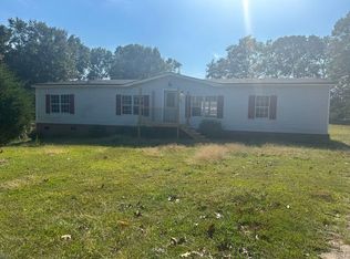 447 Tumble Rock Dr, Cowpens, SC 29330