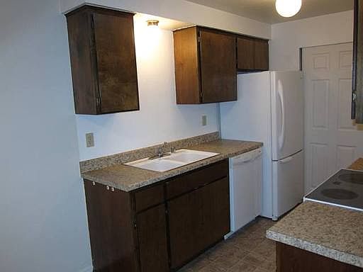 5th image of 9631 6th Pl NE APT 4