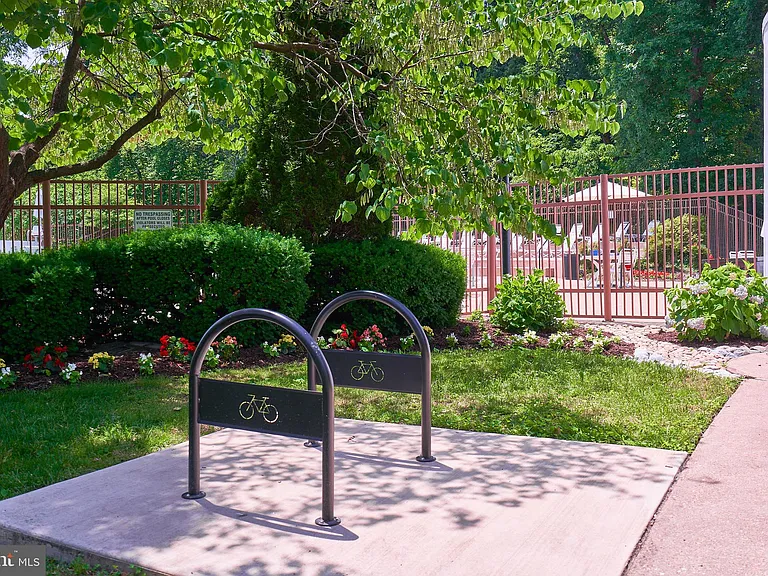 1553 Mount Eagle Pl — Photo 28