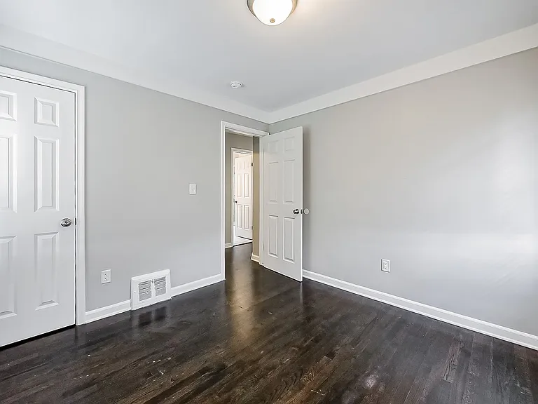 113 S Minerva Ave — Photo 11