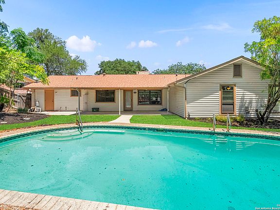 3rd image of 102 Laural Ln