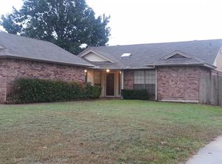 741 Hillside Dr, Cedar Hill, TX 75104