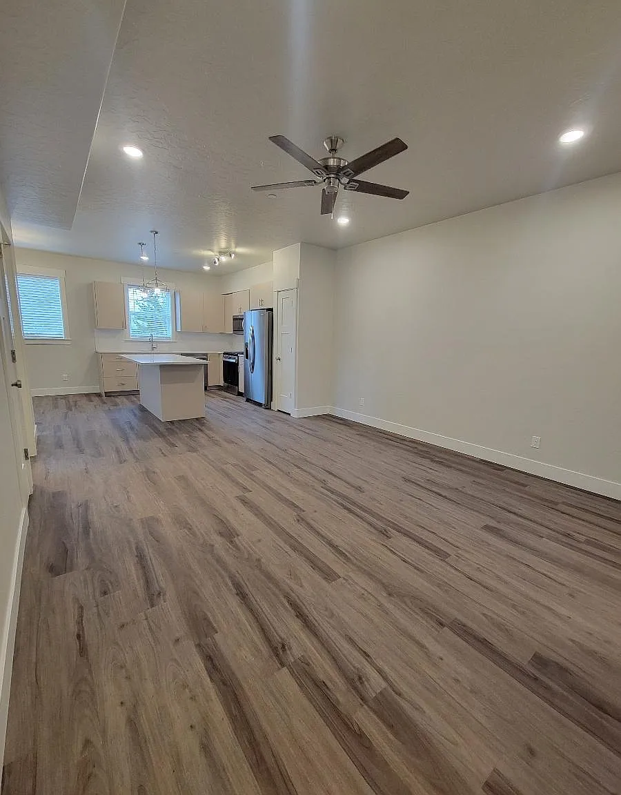 2 bed, 850 sqft, $1,500 — Photo 3