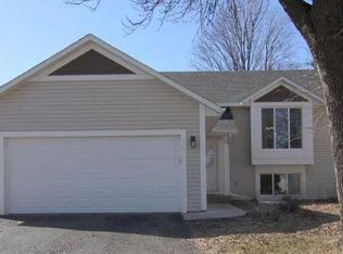1064 Hummingbird Ln, Eagan, MN 55123