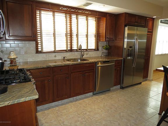 5th image of 517 Midwood Dr