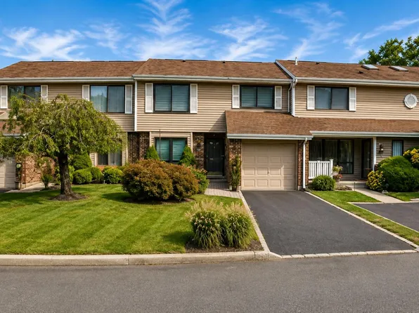 230 Pond View Lane, Smithtown, NY 11787