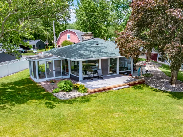 2282 Parker Dr, Wayland, MI 49348