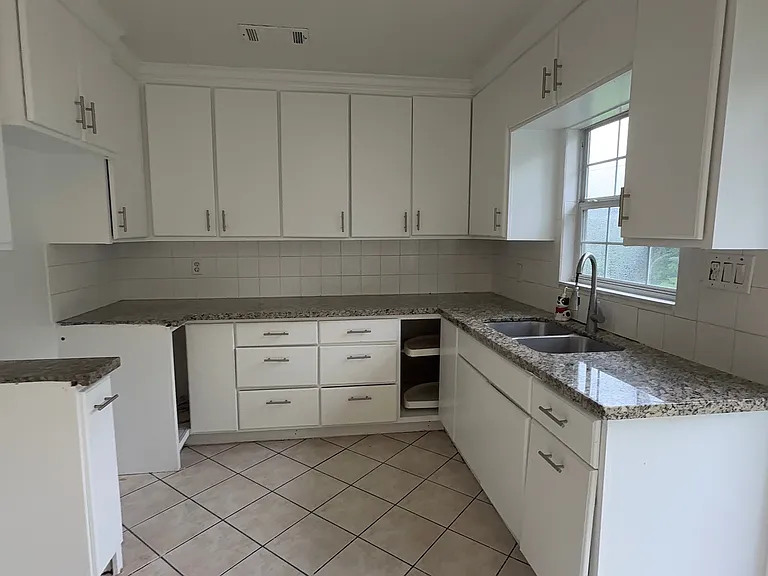 307 Collins Rd — Photo 2
