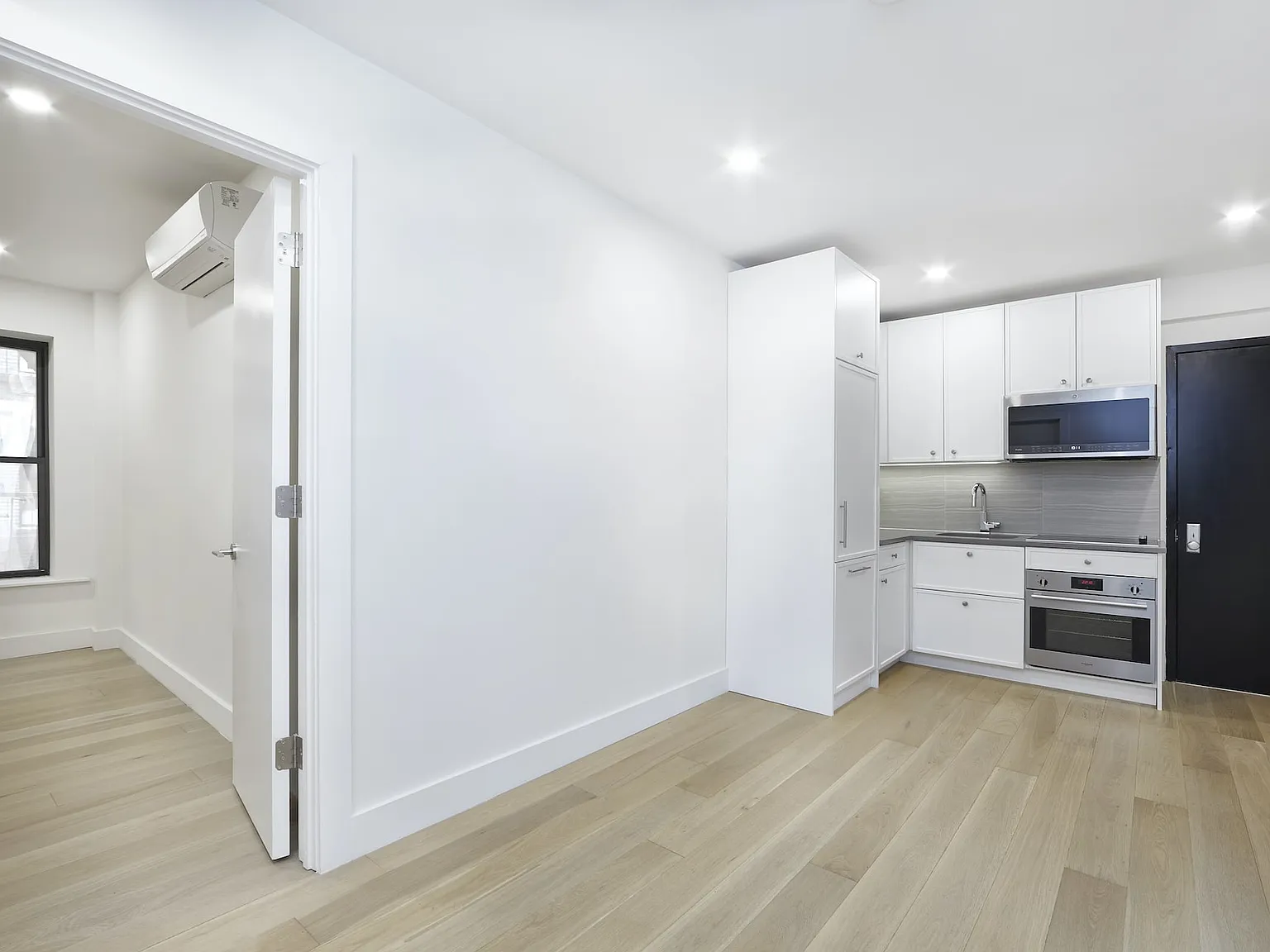 236 West 10th Street — Photo 2
