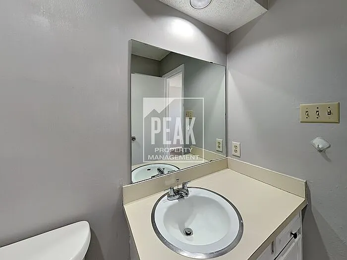 2710 Saint George Pl — Photo 15
