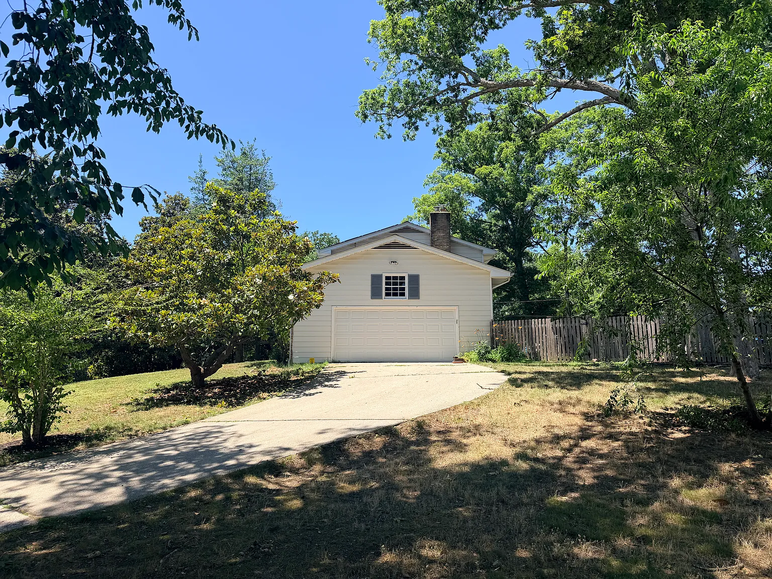 5 bed, 2278 sqft, $4,599 — Photo 3