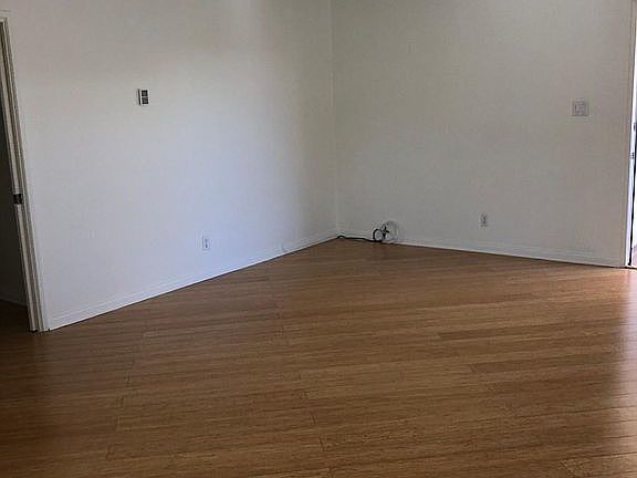 4th image of 378 Palos Verdes Blvd APT D