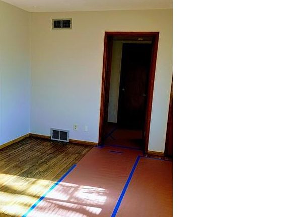3rd image of 2710 Duncan Dr #B