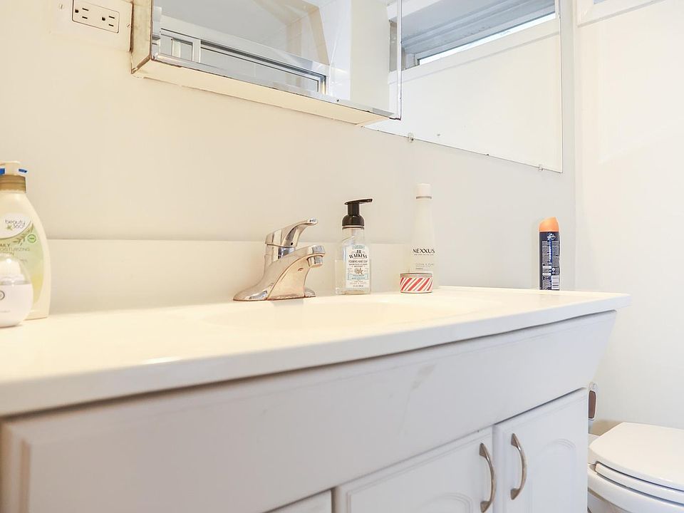 1st image of 1110 W Newport Ave #327
