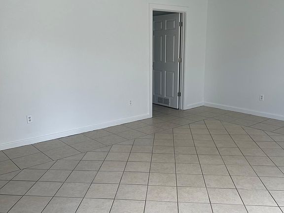 4th image of 489 Baumey St #1