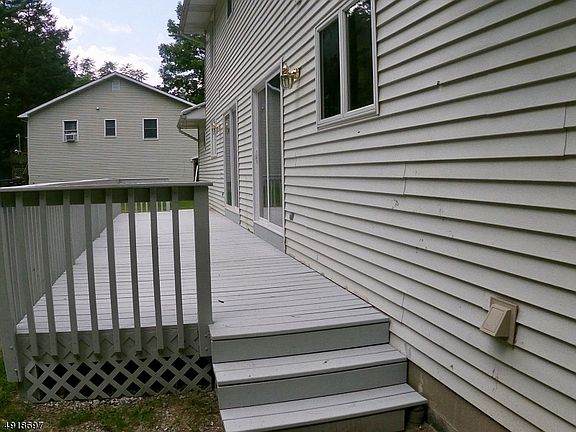 3rd image of 407 Deerfield Ln