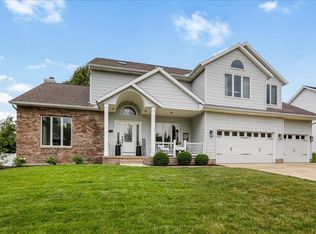 2510 Blarney Stone Ln, Bloomington, IL 61704