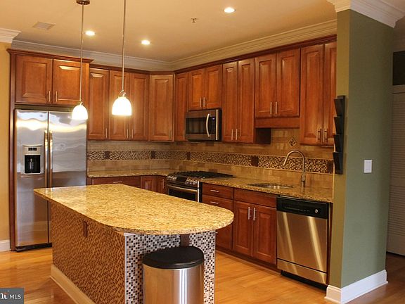 4th image of 1023 N Royal St Unit 106