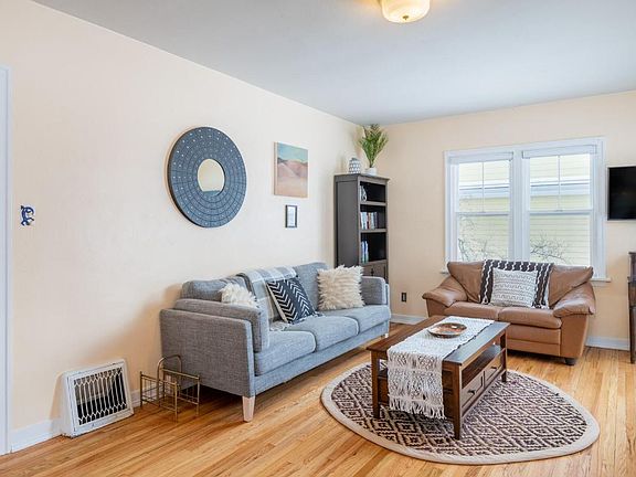 3rd image of 308 North Ave E