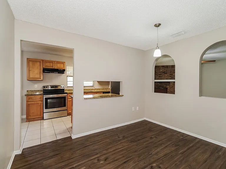 1022 Dusseldorf Ave NW — Photo 6