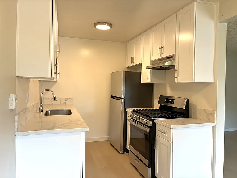 319 N Kenwood St #8 — Photo 4