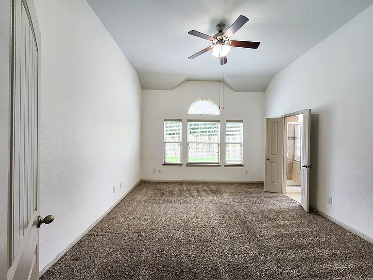 4515 Greenleaf Dr — Photo 18