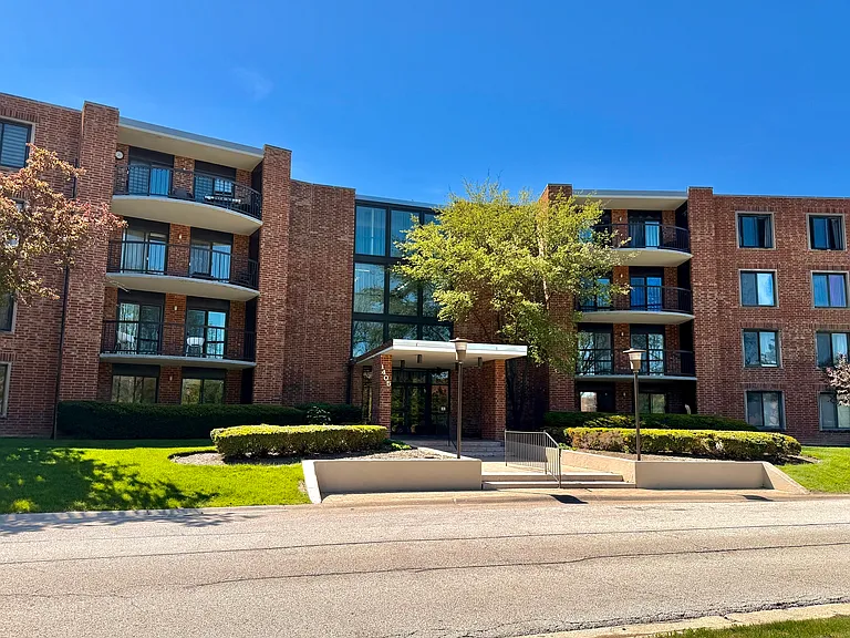 1405 E Central Rd #305A — Photo 1