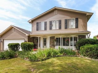 950 Borden Dr, Roselle, IL 60172