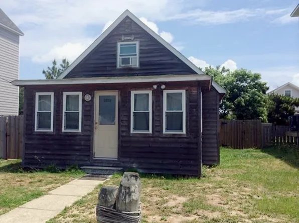 2013 Norfolk St, Kill Devil Hills, NC 27948