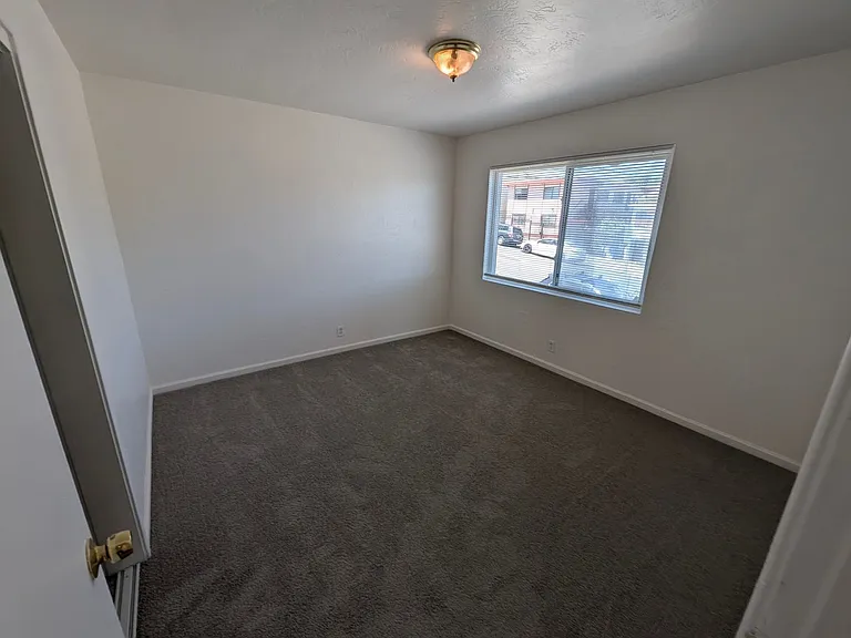 2-Bedroom Walkup Near Highland Hospital — Photo 7