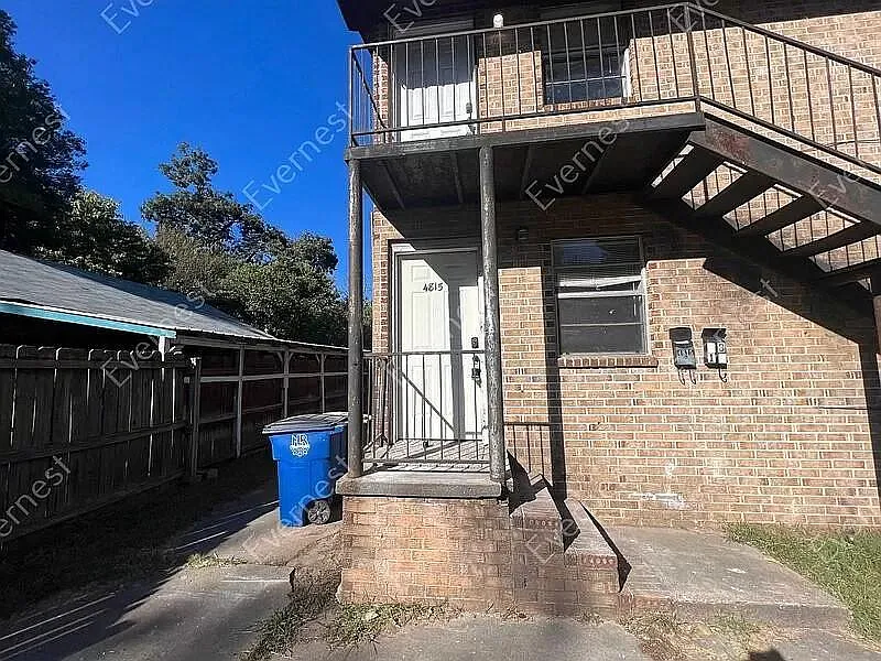 2 bed, 1250 sqft, $700 — Photo 2
