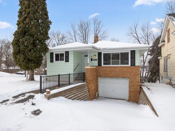 1177 Bradley St, Saint Paul, MN 55130