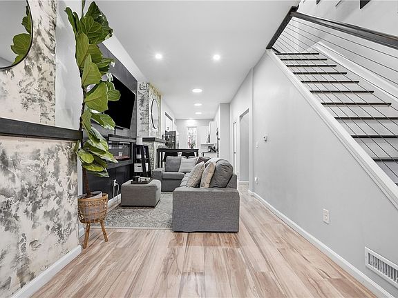 5th image of 4615 Plummer St