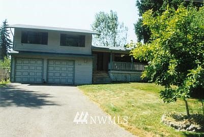1st image of 19115 Glen Haven Court NE