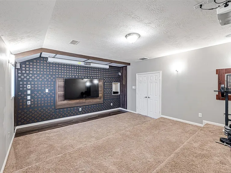 8127 Edenwood Dr — Photo 37
