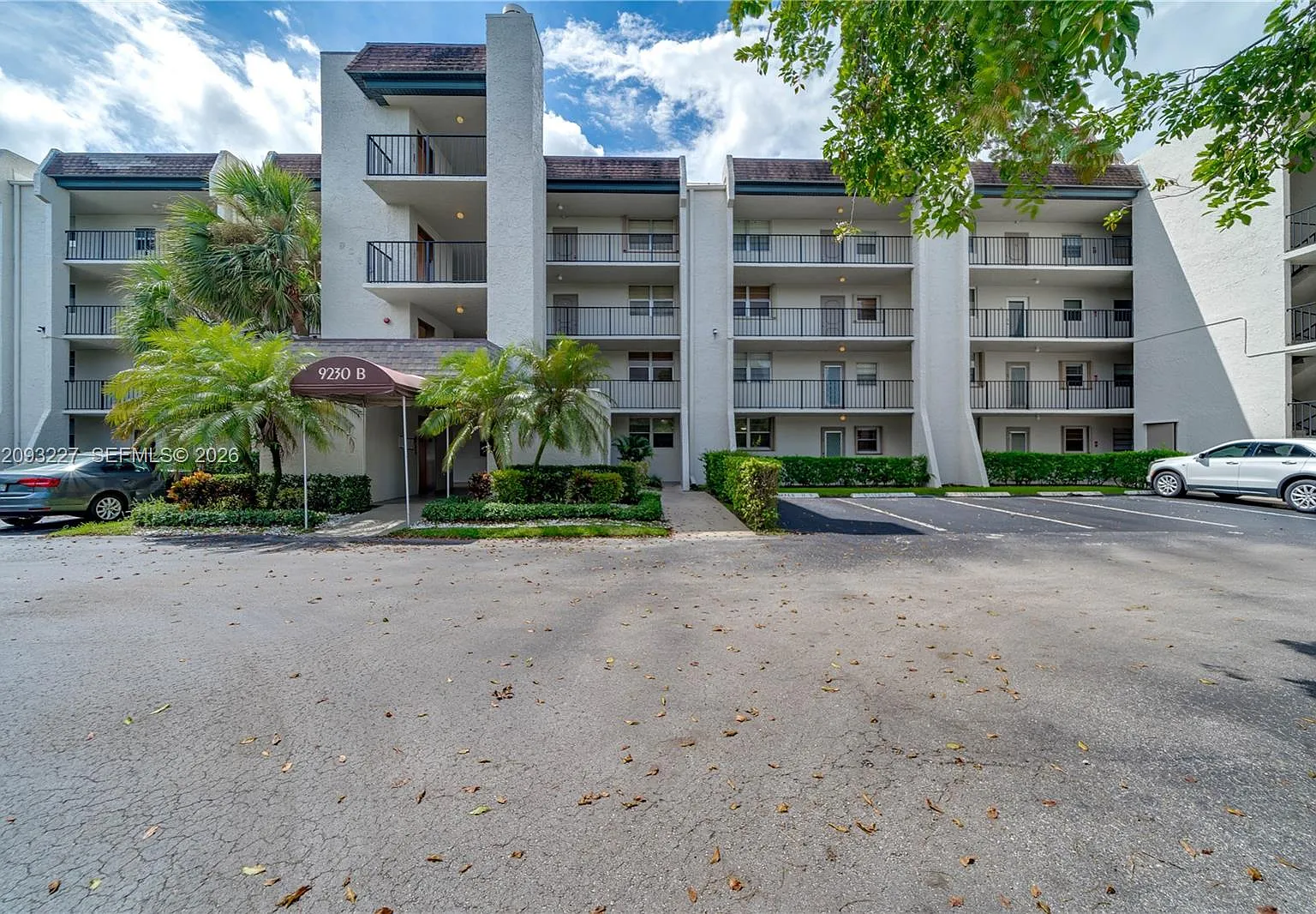 Poinciana 11 Pine Island — Photo 1