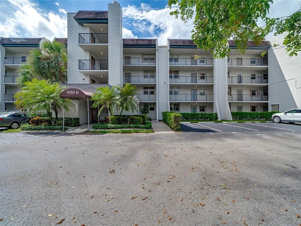 9230 Lagoon Pl #111