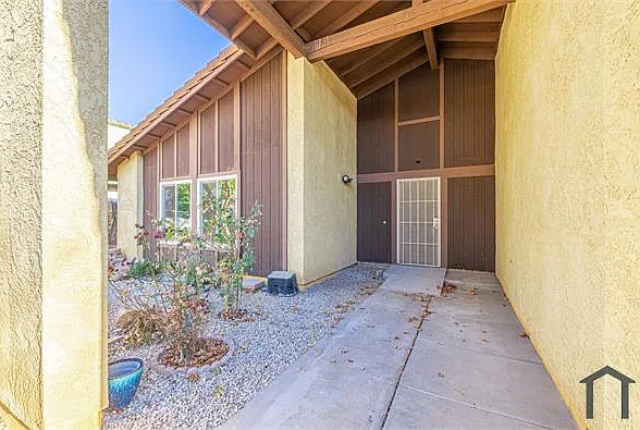 4 bed, 2306 sqft, $3,400 — Photo 3