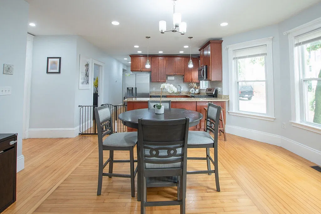 3 bed, 1179 sqft, $3,200 — Photo 2