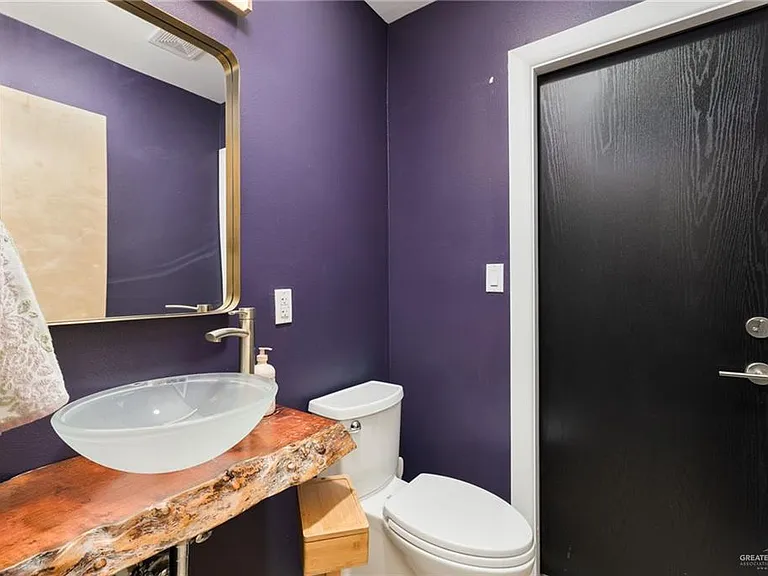 1912 Silverton Cir — Photo 24