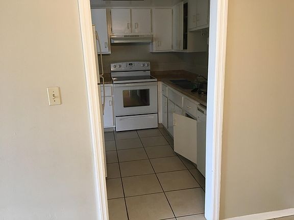 2nd image of 500 Banyan Tree Cir #206