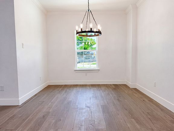 5th image of 922 Gibbard Ave
