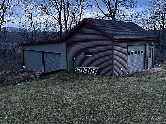 4th image of 4150 Blue Mounds Trl