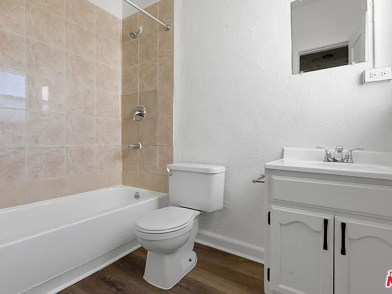 1021 N Mariposa Ave #4 — Photo 14