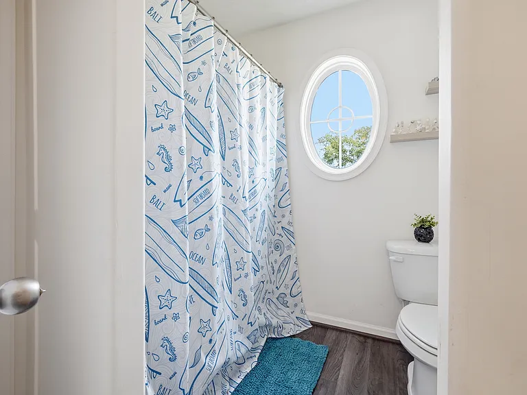Upstairs Hallway Bathroom