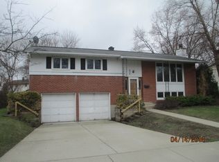 630 N Whitcomb Dr, Palatine, IL 60074