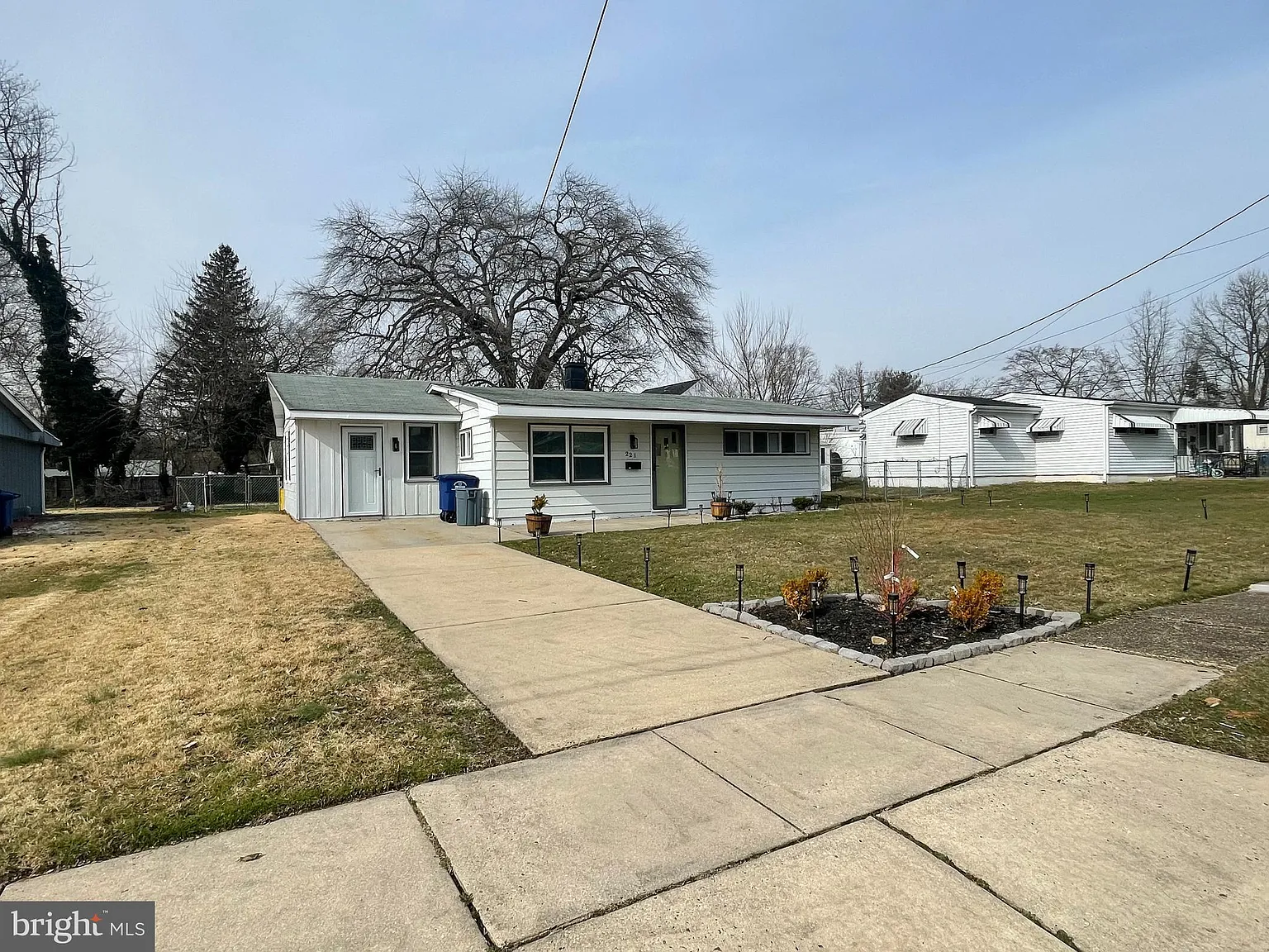 3 bed, 1008 sqft, $2,800 — Photo 2